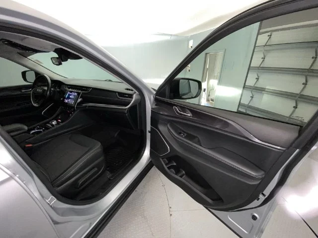 Used 2021 Silver Jeep Laredo image 24