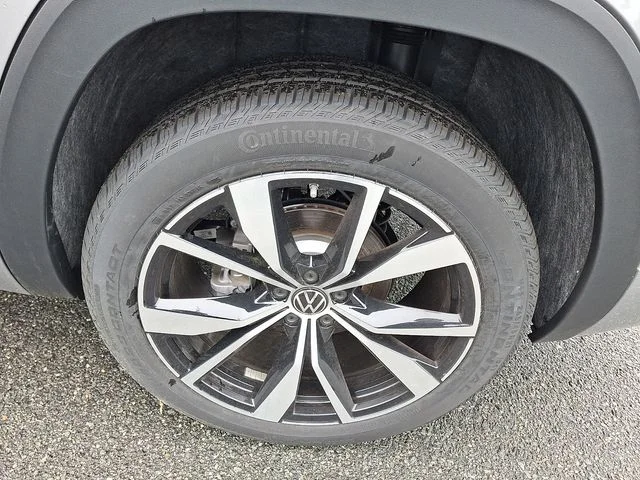 New 2025 Silver Volkswagen 2.0T SEL Premium R-Line image 5