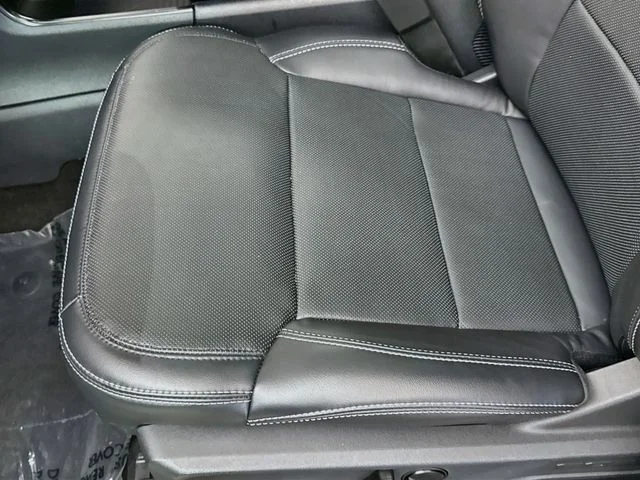 Used 2025 White Metallic Ford Platinum image 20
