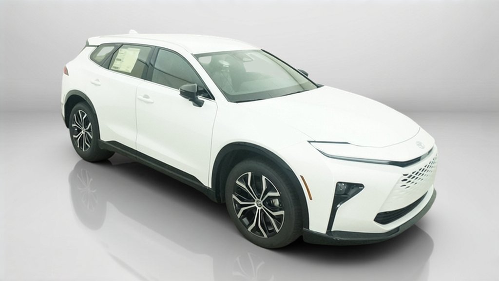 New 2026 Oxygen White Toyota XLE image 5