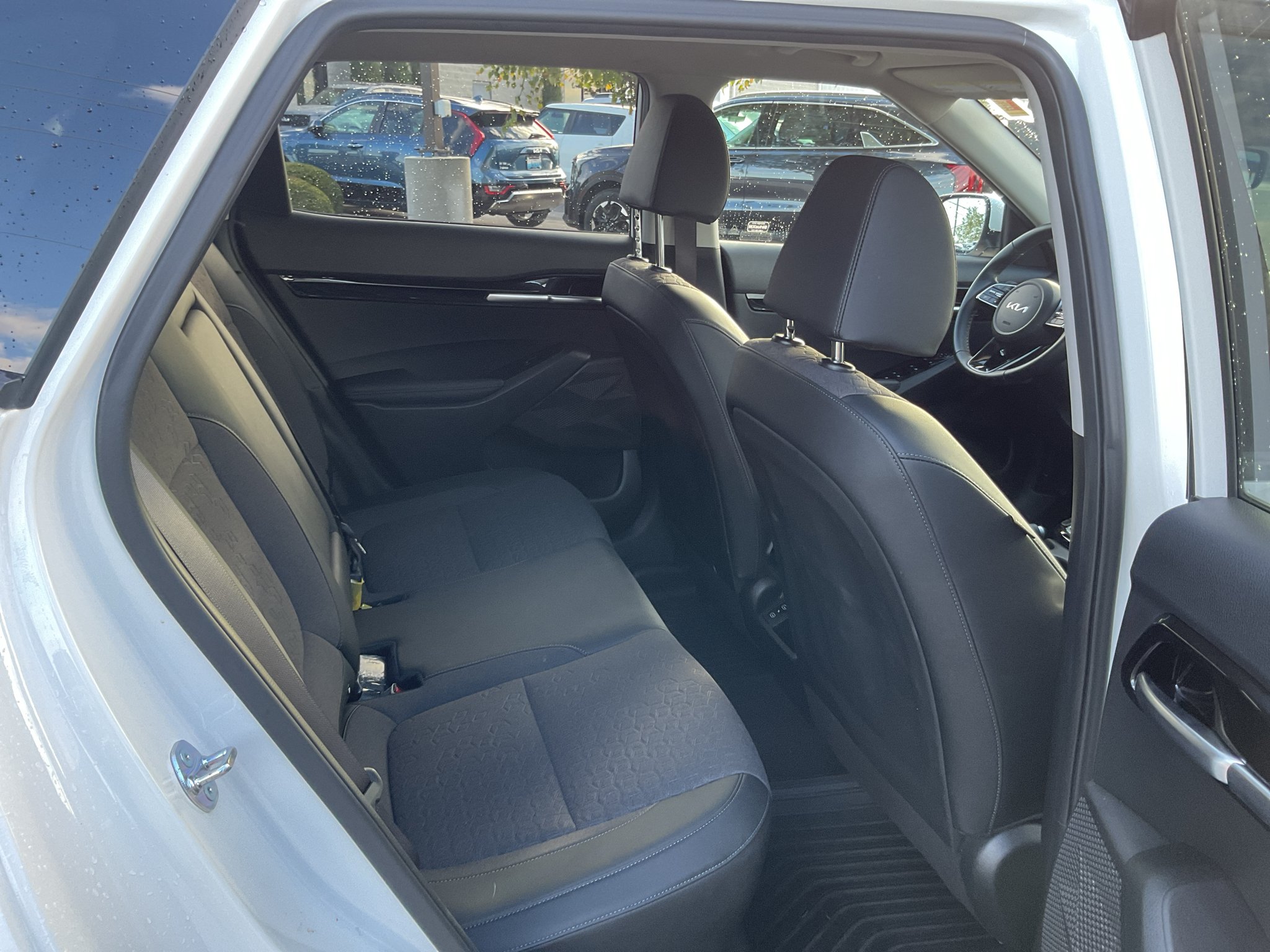 Used 2025 Snow White Pearl Kia S image 12