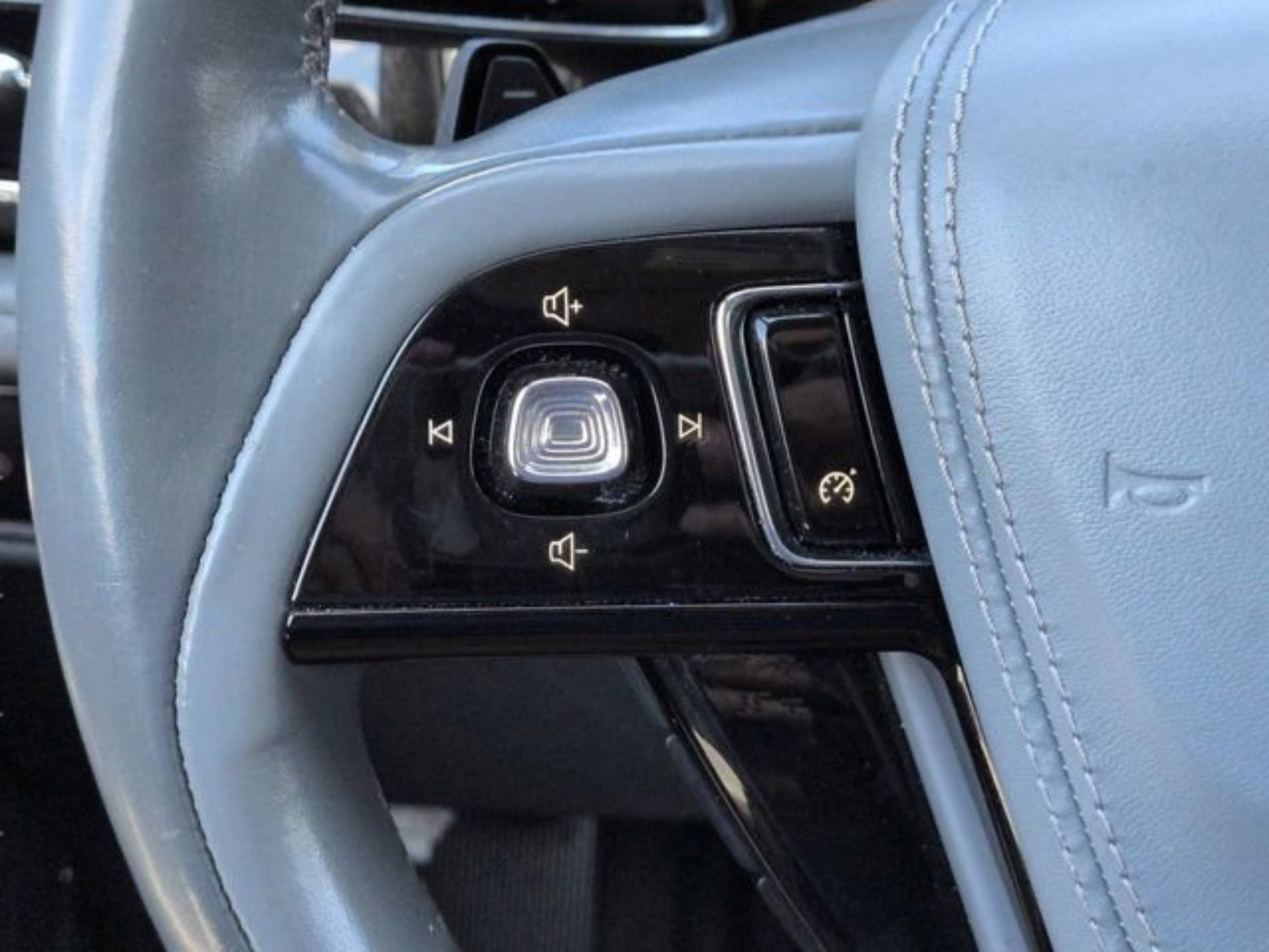 Used 2021 Black Lincoln Reserve image 28