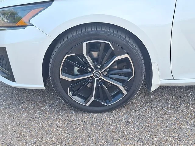Used 2024 White Nissan 2.5 SR image 26
