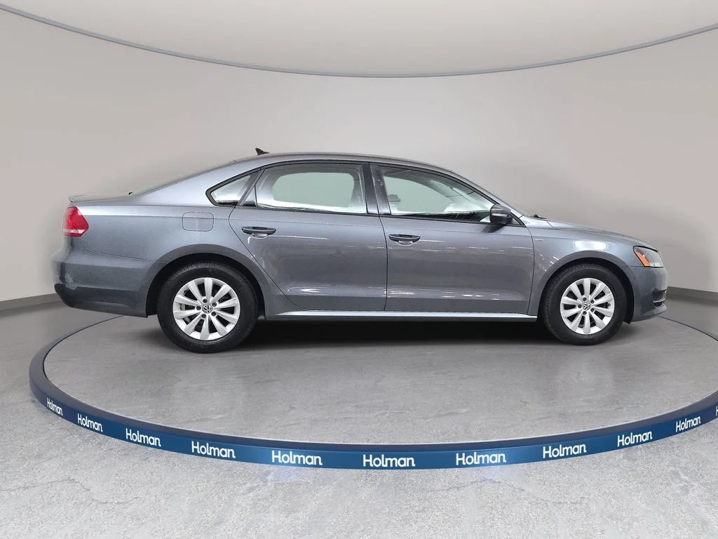Used 2014 Platinum Gray Metallic Volkswagen 2.5L Wolfsburg Edition image 5