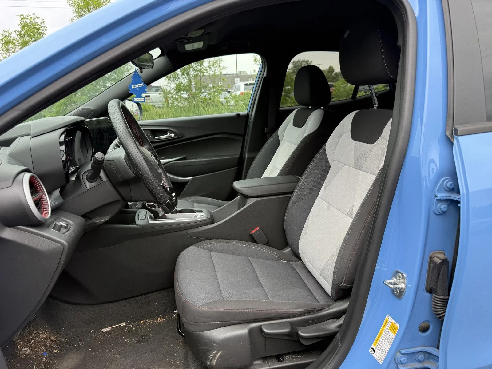 Used 2024 Fountain Blue Chevrolet 1RS image 4