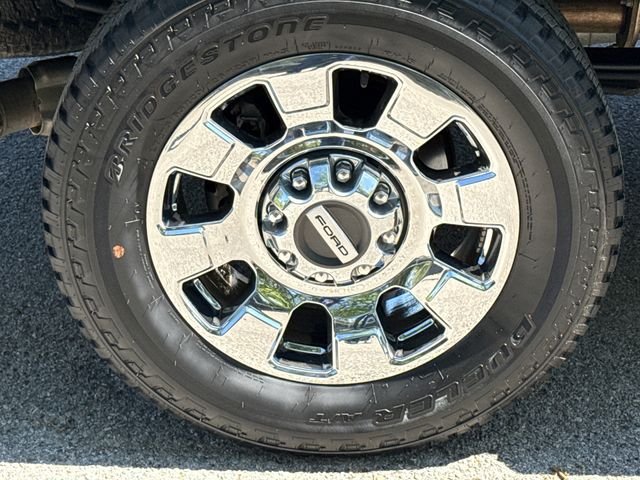 Used 2023 Gray Ford Lariat image 10