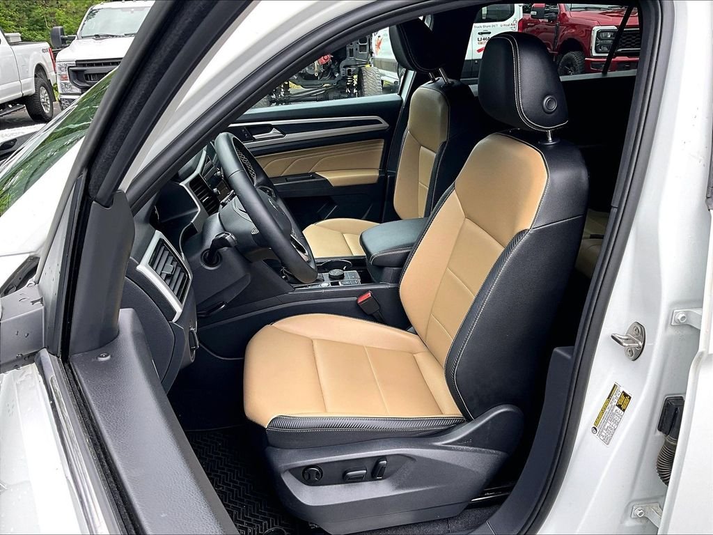 Used 2023 White Volkswagen 3.6L V6 SE w/Technology image 20