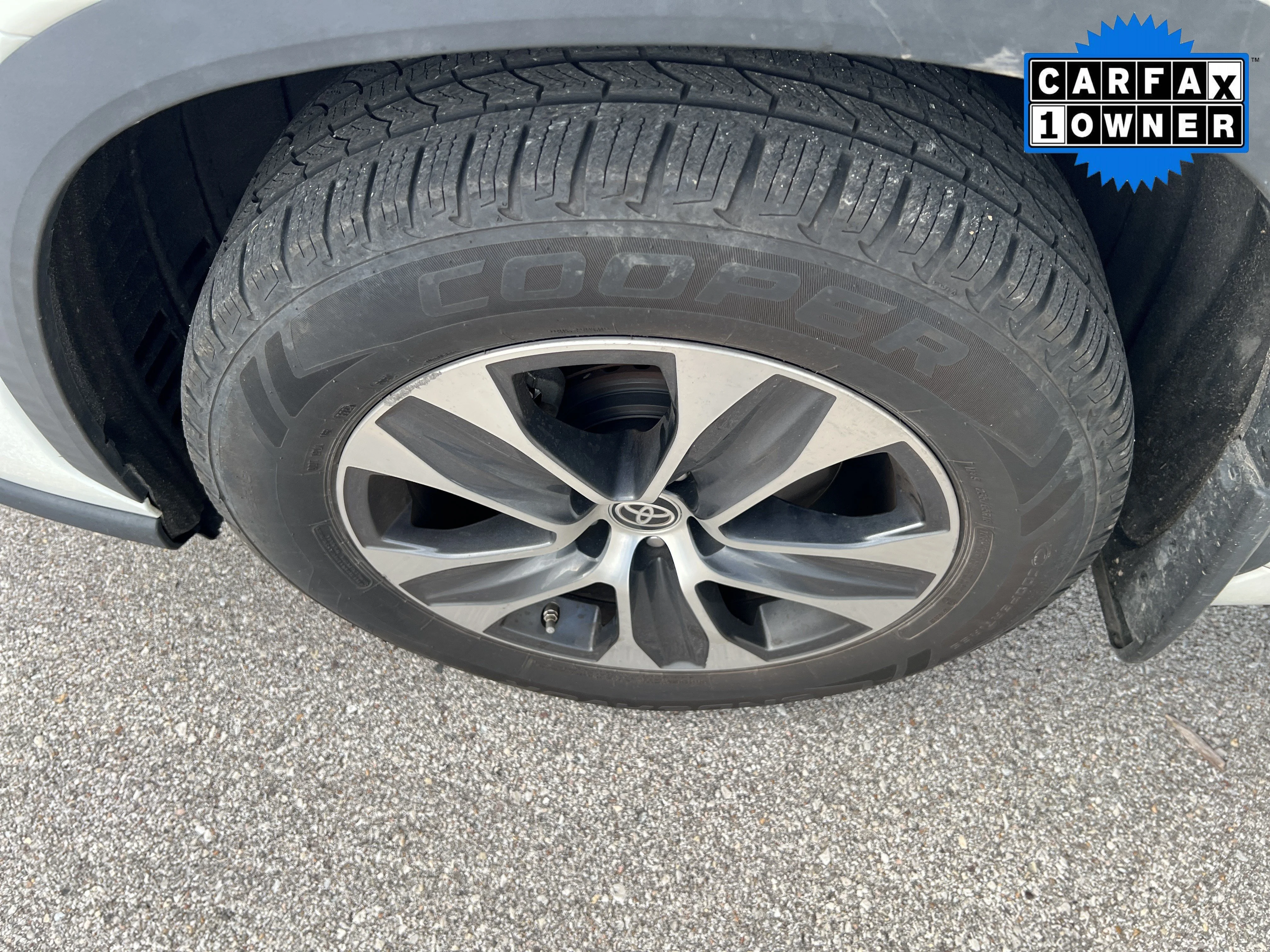 Used 2020 Blizzard Pearl Toyota Hybrid XLE image 7