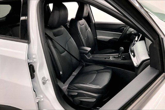Used 2023 Bright White Clearcoat Jeep Latitude Lux image 8