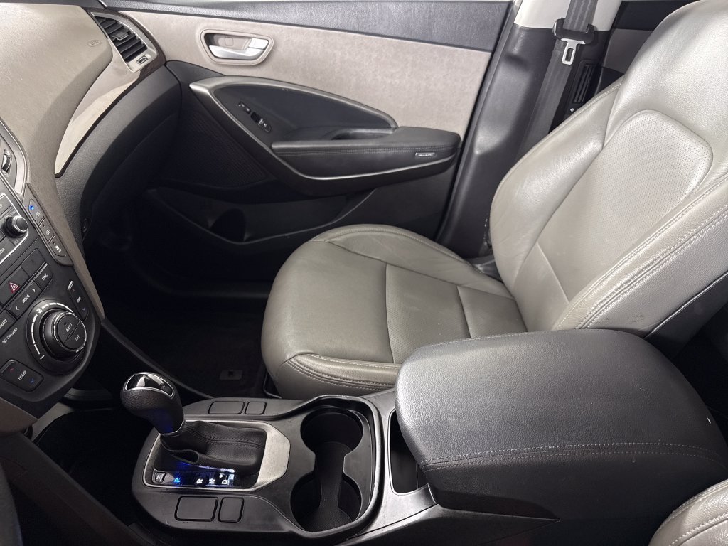 Used 2018 Gray Hyundai SE image 18