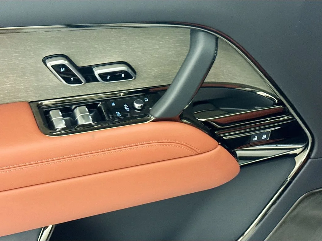 New 2026 Borasco Grey Land Rover SV image 17