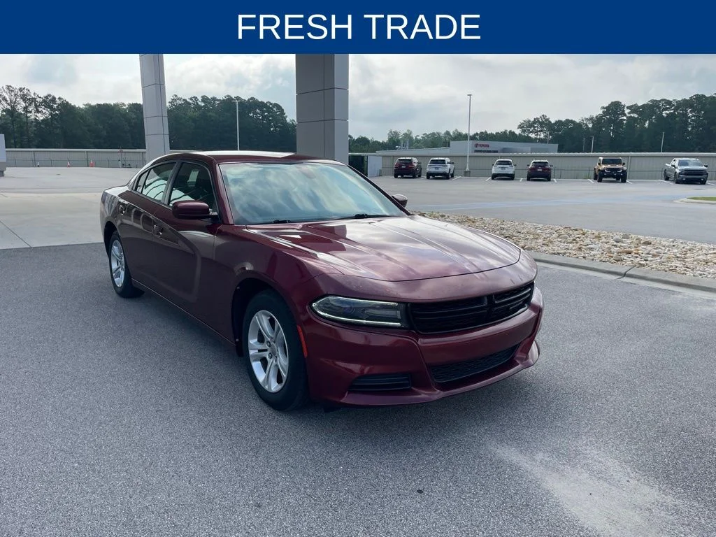 Used 2018 Red Dodge SXT image 1