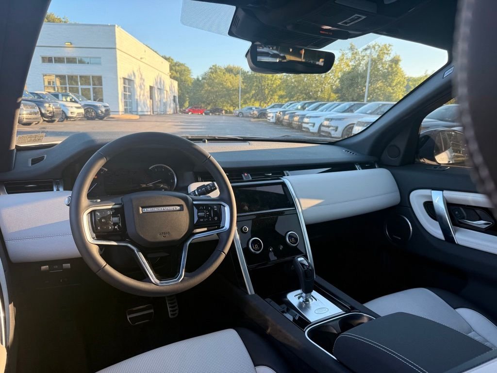 Certified Used 2023 Fuji White Land Rover SE R-Dynamic image 7
