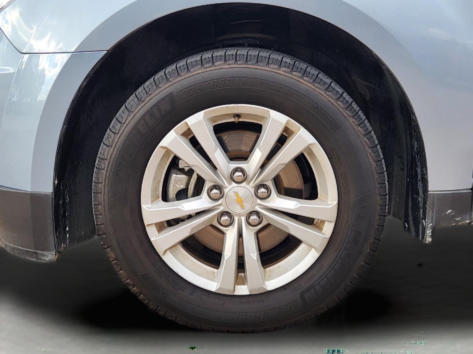 Used 2015 SILVER TOPAZ METALLIC Chevrolet LT image 10