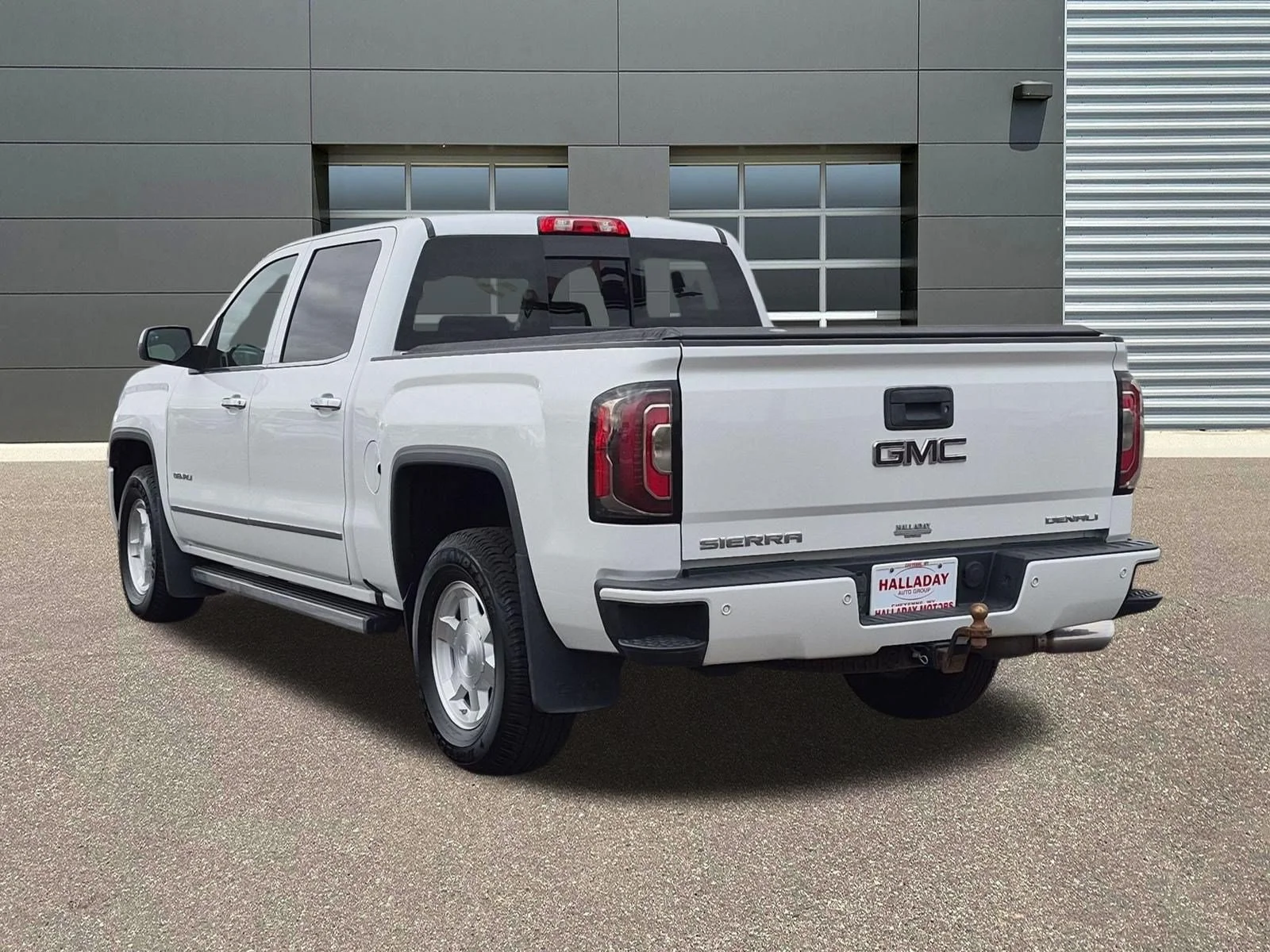 Used 2016 White Frost Tricoat GMC Denali image 8