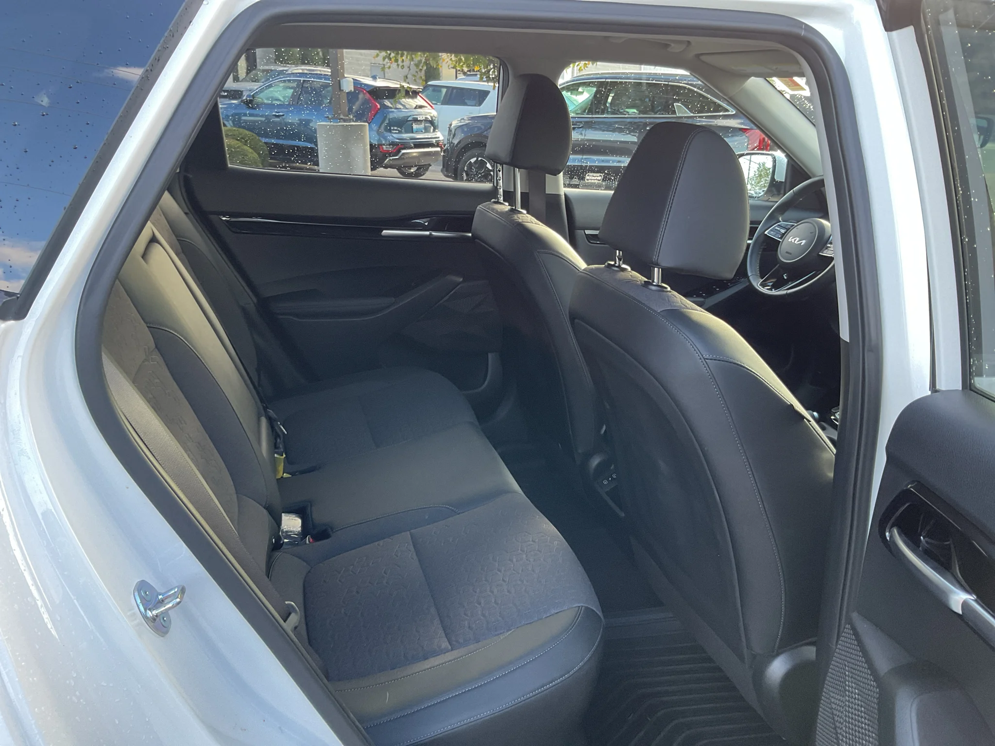 Certified Used 2025 Snow White Pearl Kia S image 12