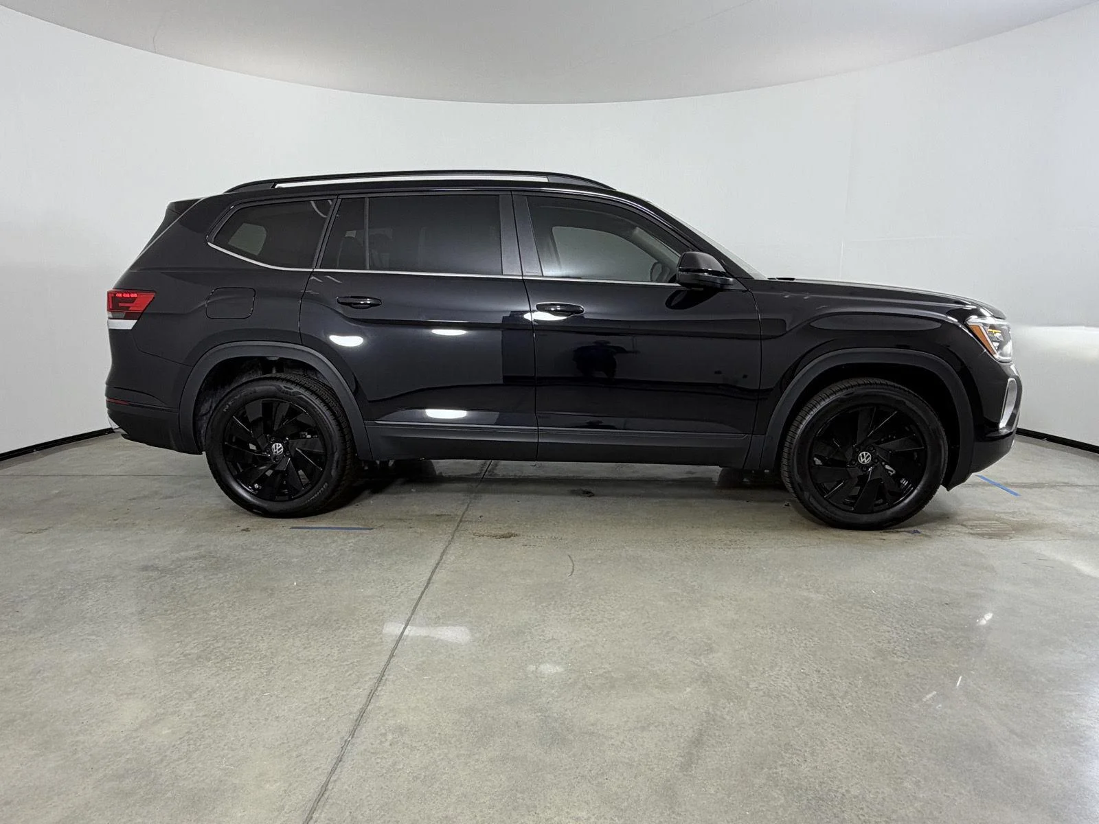 New 2026 Deep Black Pearl Volkswagen 2.0T SE w/Technology image 4
