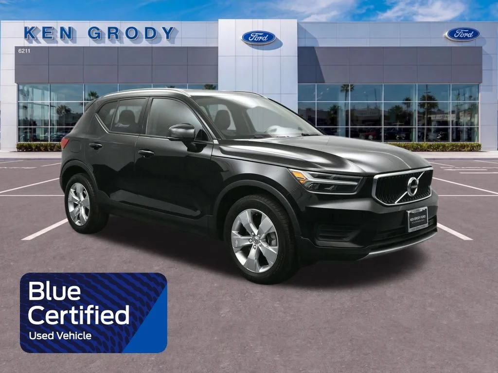 2022 Volvo XC40 T5 Momentum AWD's photo