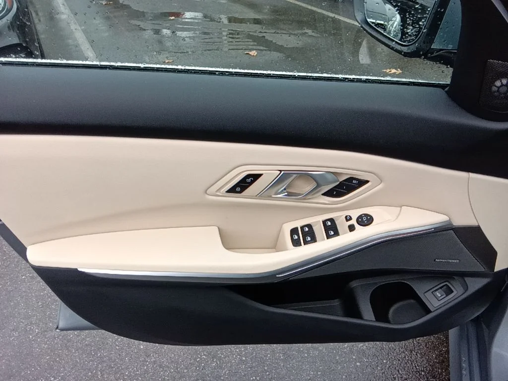 2025 BMW 3 Series 330i - Photo 8