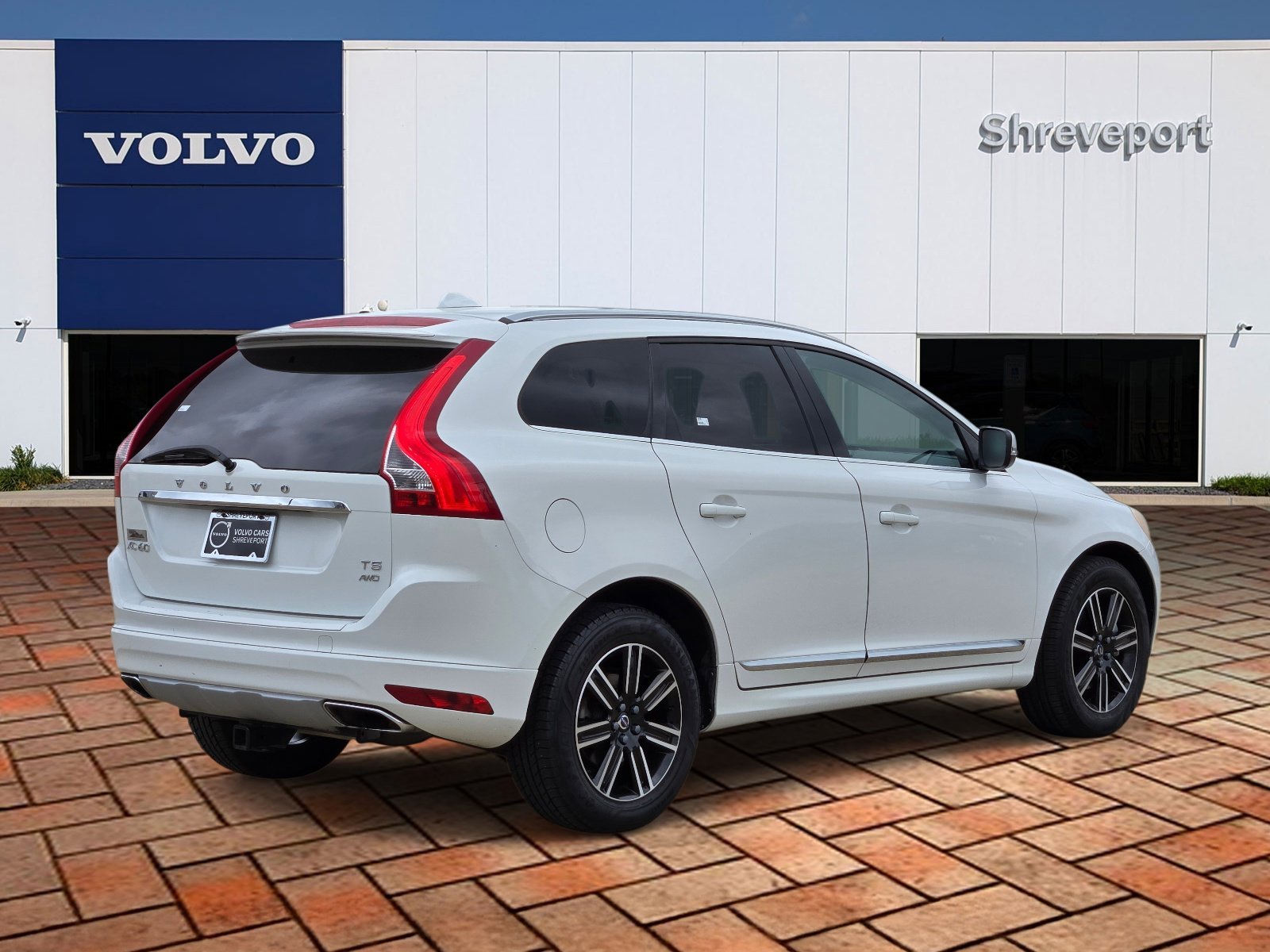 Used 2016 Ice White Volvo T5 Premier image 4