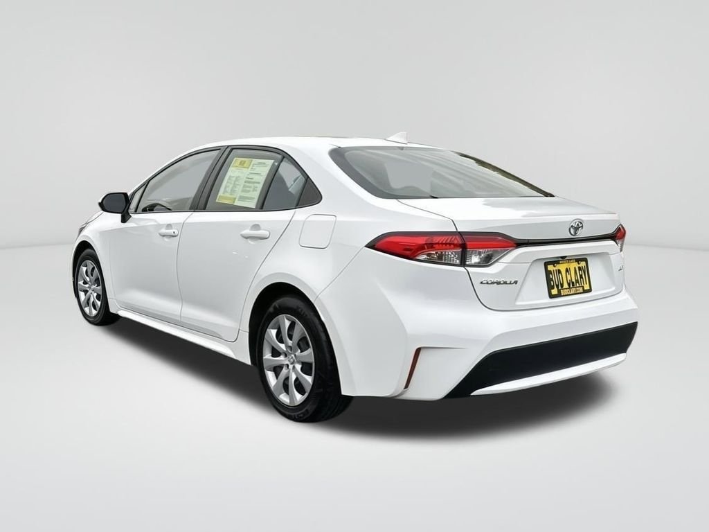 2022 Toyota Corolla LE photo 2