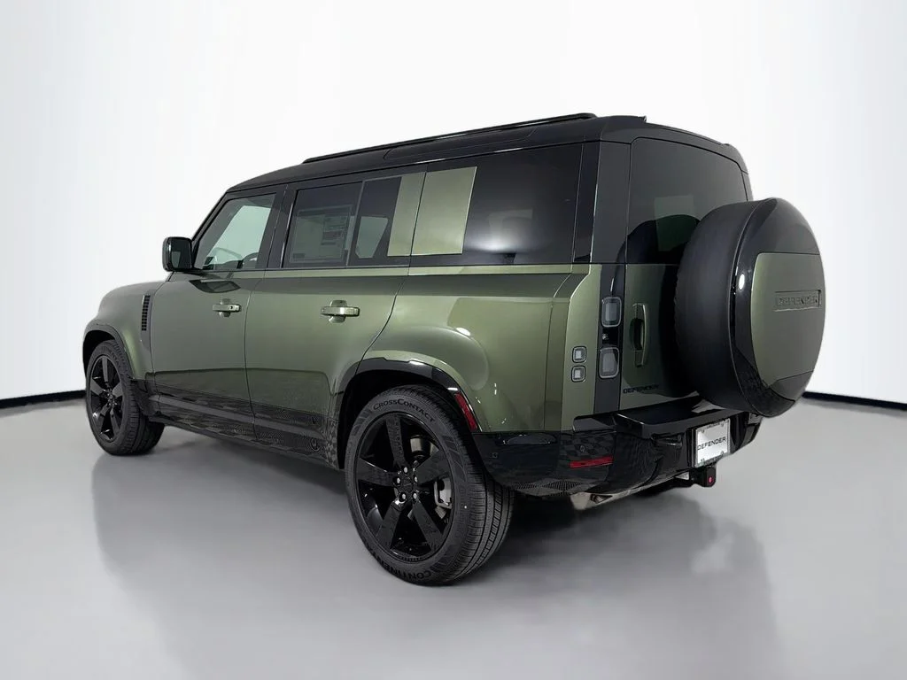 New 2026 Woolstone Green Metallic Land Rover X-Dynamic SE image 7