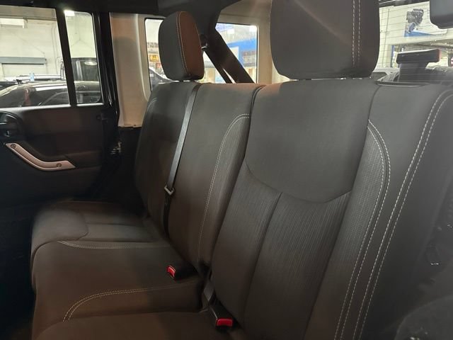 Used 2016 Black Jeep Sahara image 19