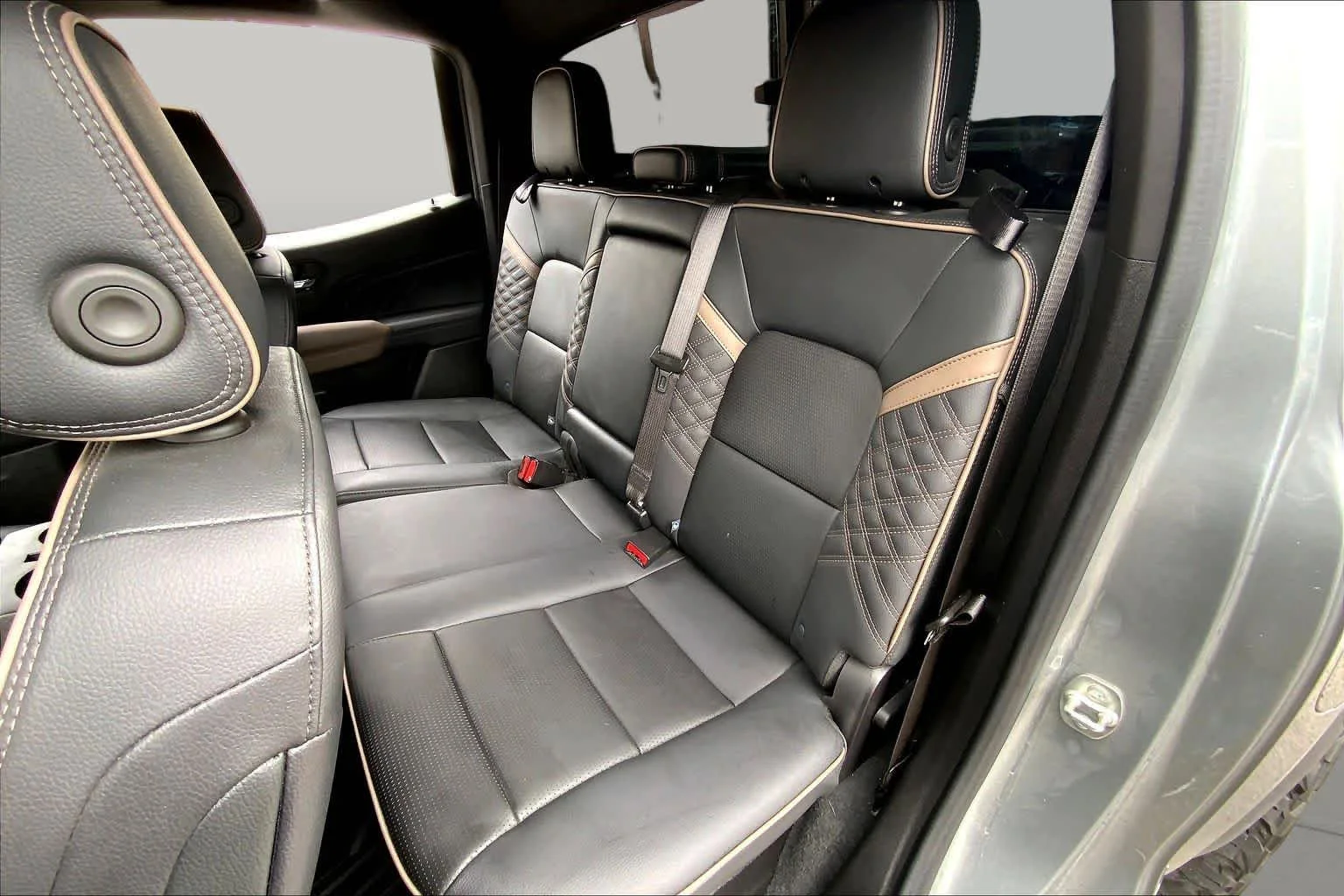 Used 2024 Sterling Metallic GMC 4WD Denali image 21