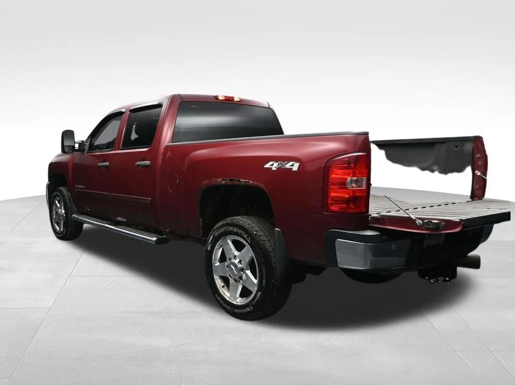 Used 2013 Red Chevrolet LT image 3