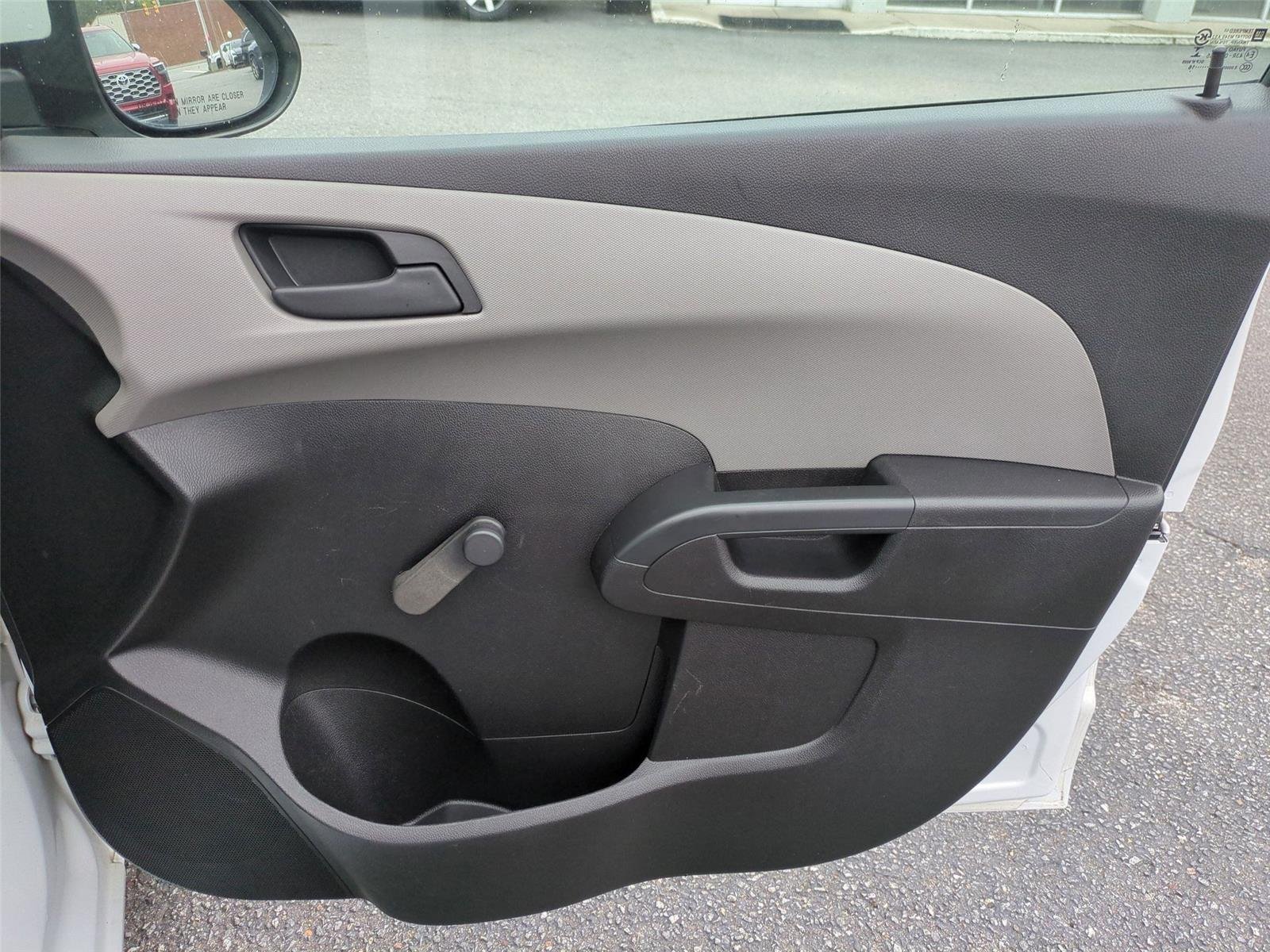Used 2016 Summit White Chevrolet LS image 31
