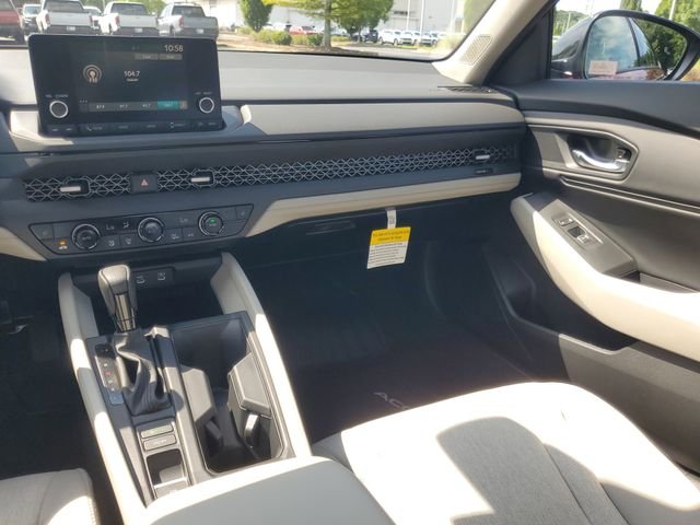 2025 Honda Accord SE - Photo 11