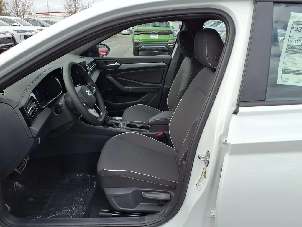 New 2026 Pure White Volkswagen 1.5T Sport image 8