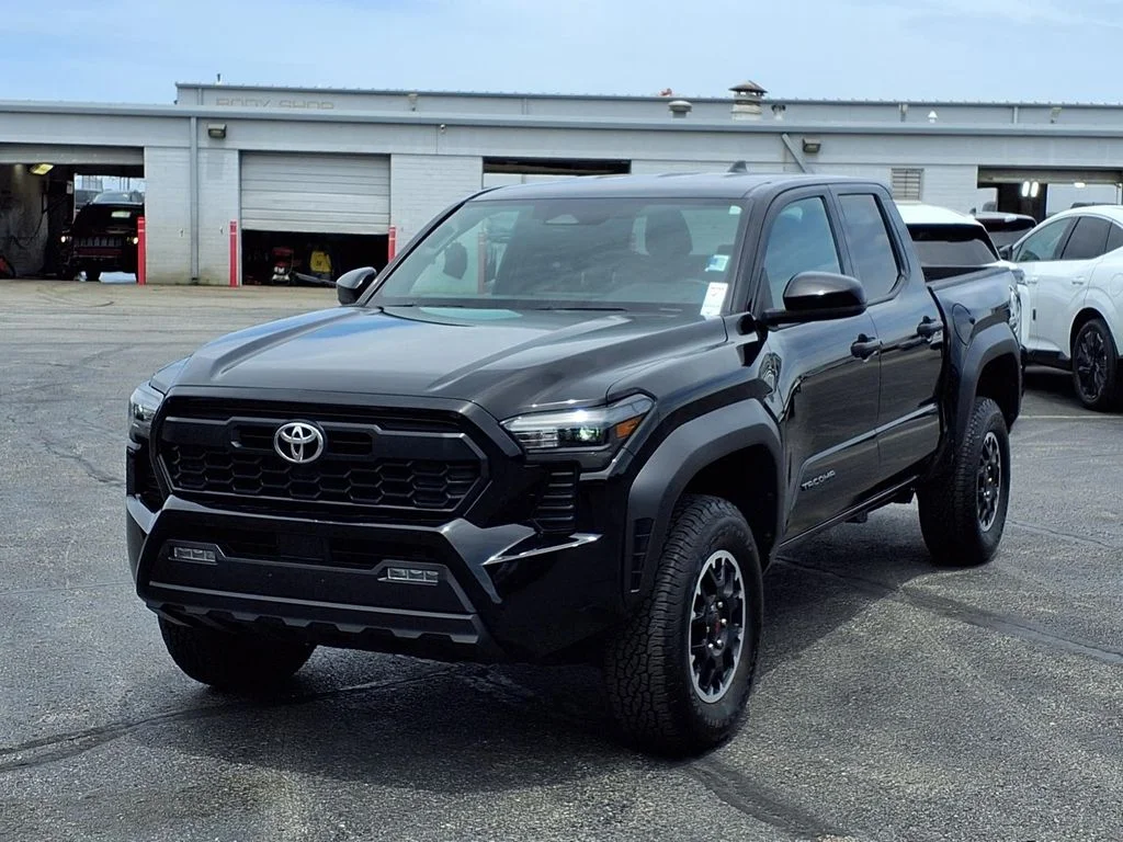Used 2025 Toyota Tacoma TRD Off Road with VIN 3TMLB5JN0SM124106 for sale in Kansas City