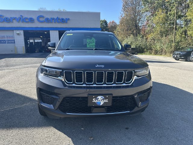 Used 2023 Gray Jeep Laredo image 18