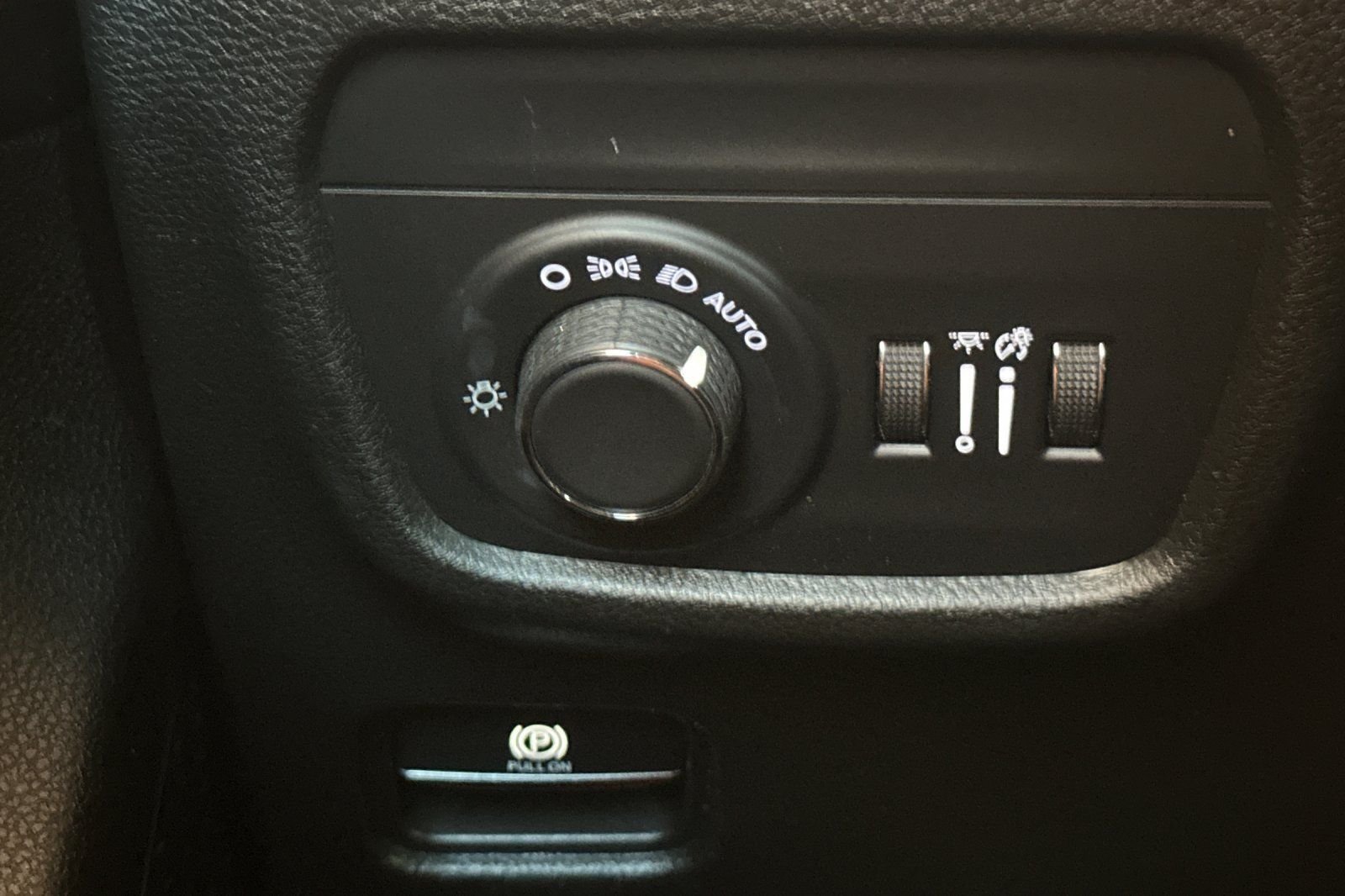 Used 2023 Gray Jeep Altitude image 38
