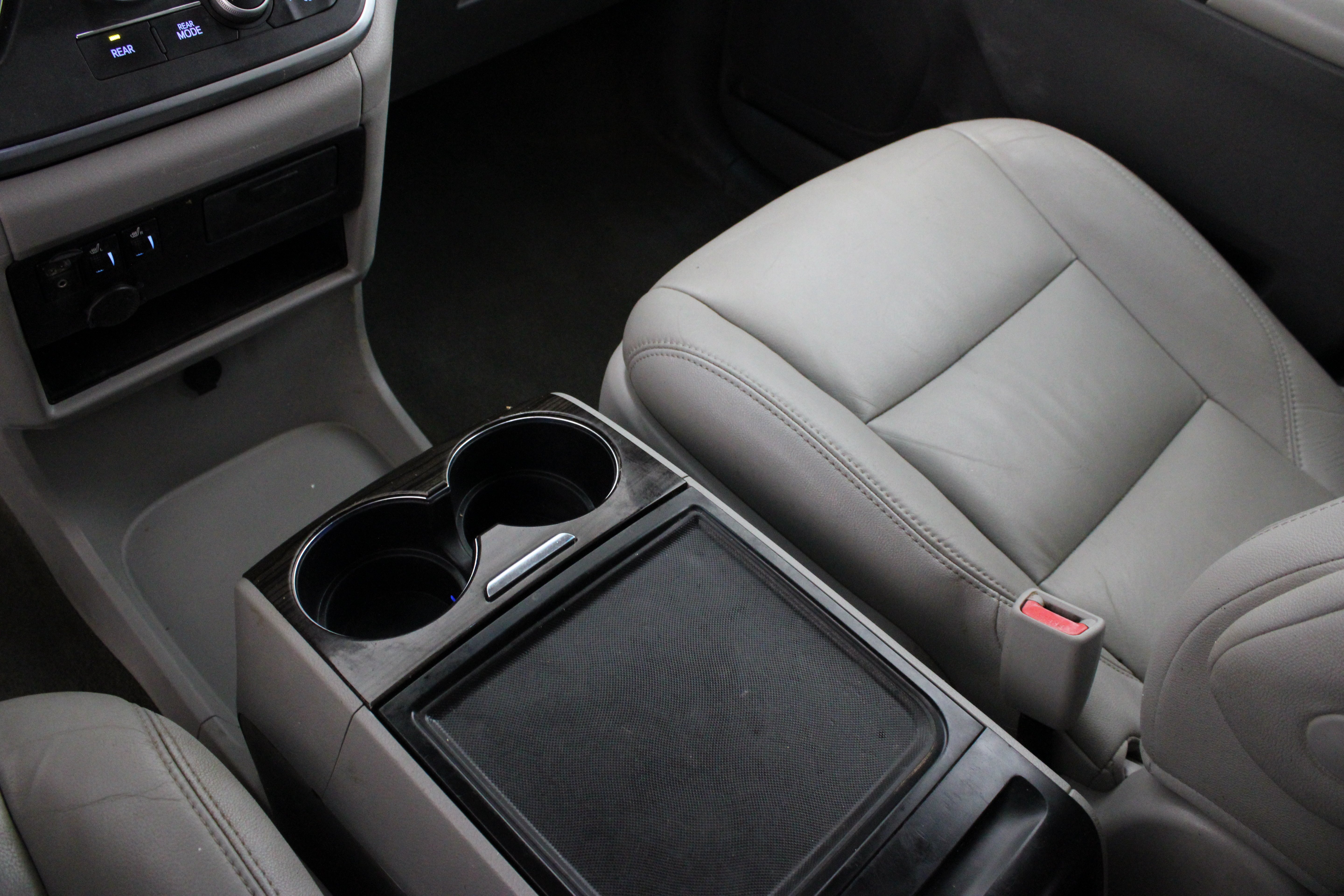 Used 2015 Silver Sky Metallic Toyota XLE Premium 3.5L image 17