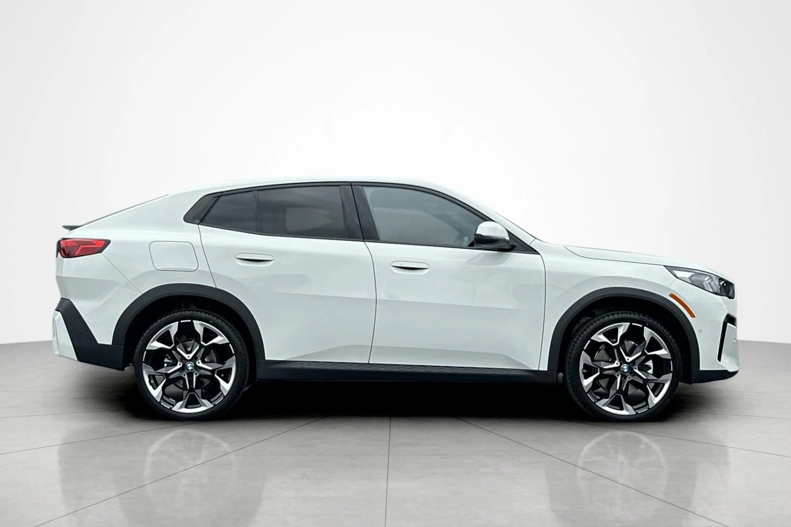 New 2026 Alpine White BMW xDrive28i image 6