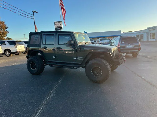 Used 2016  Jeep Unlimited Sport image 2