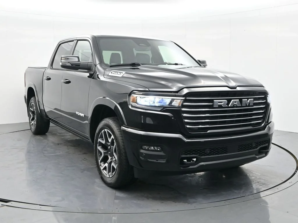 New 2026 Diamond Black Crystal Pearl-Coat Exterior Paint RAM Laramie image 4