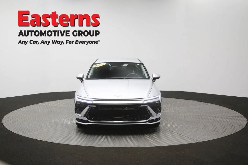 Used 2025 Silver Hyundai SEL image 55