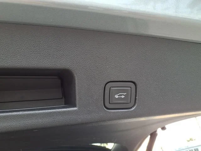 Used 2025 Sterling Metallic GMC Elevation image 7