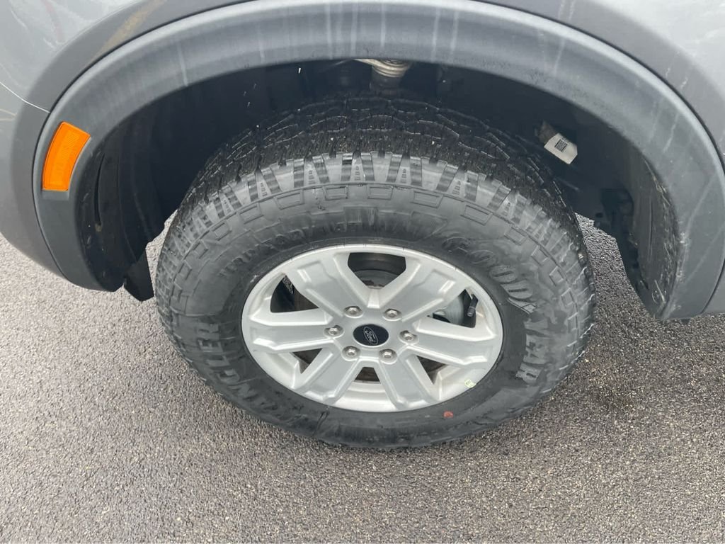 Used 2025 Gray Ford XL image 9