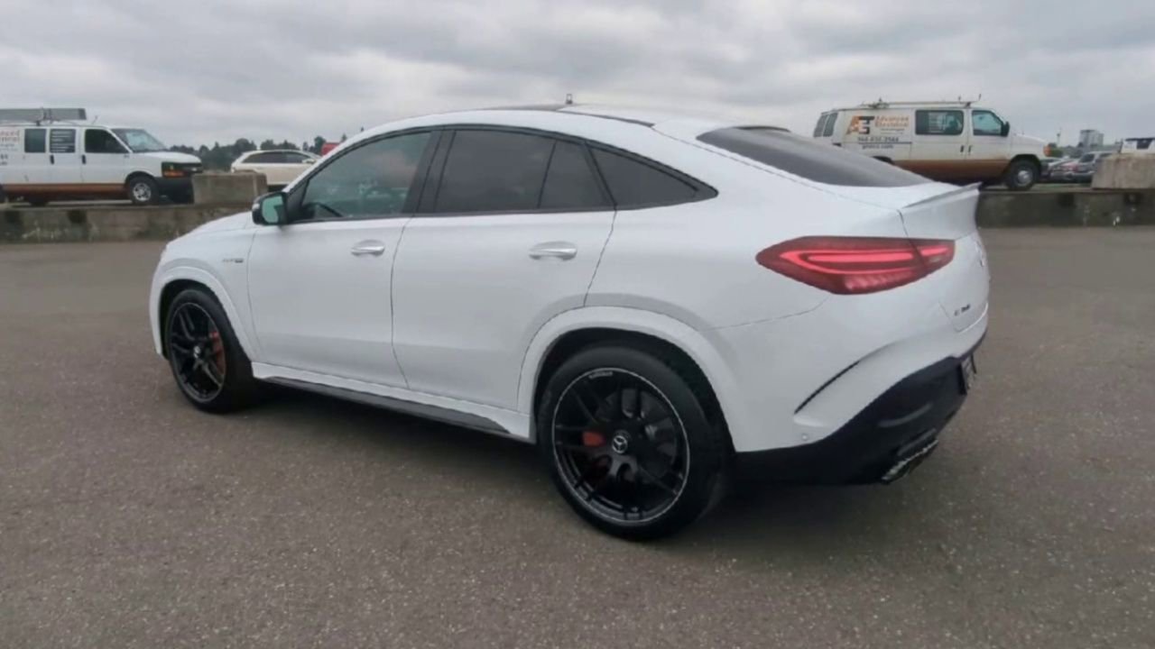 New 2026 MANUFAKTUR Moonlight White Metallic Mercedes-Benz AMG® GLE 63 S 4MATIC+ Coupe image 43
