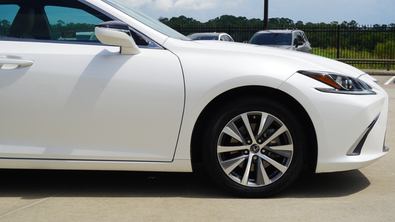 Certified Used 2021 White Lexus ES 350 image 9