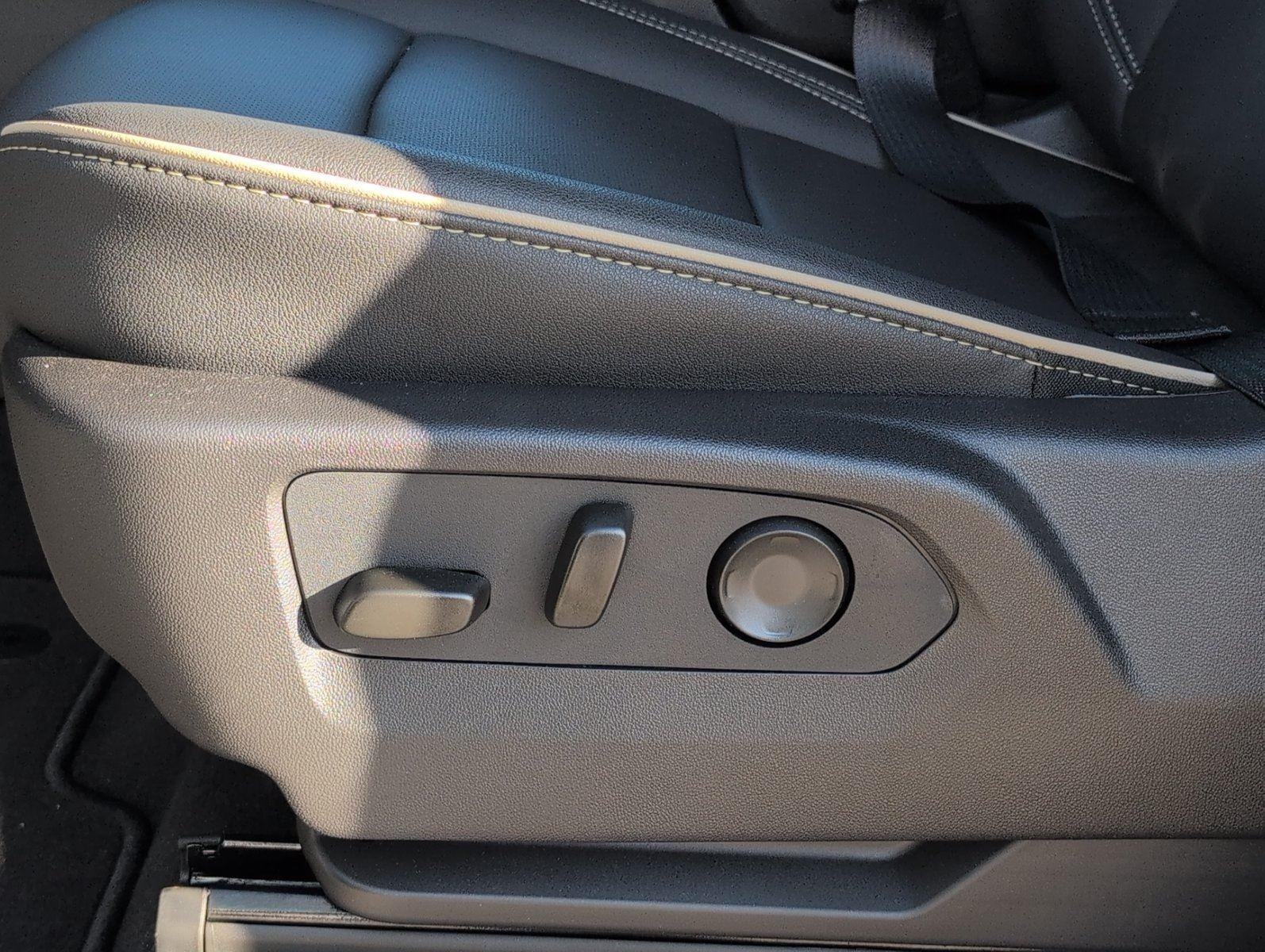 2026 Chevrolet Suburban Premier - Photo 15