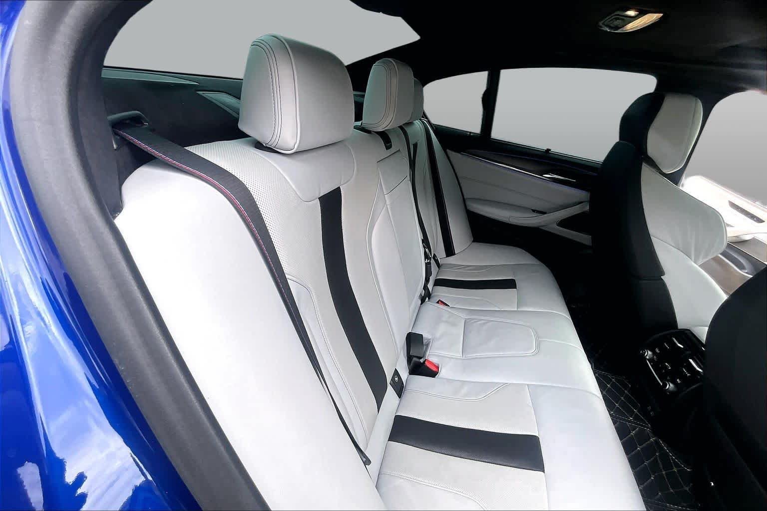 Used 2022 Marina Bay Blue Metallic BMW  image 20