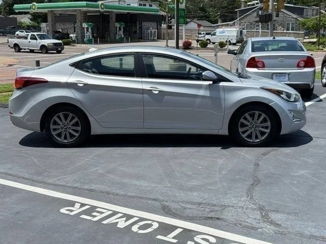 Used 2014 Hyundai Elantra SE with VIN 5NPDH4AE1EH490017 for sale in St. Louis, MO