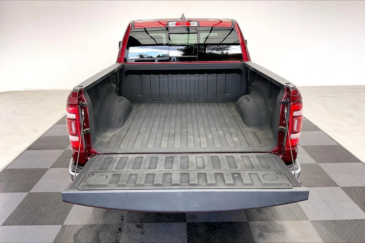 Used 2020 Delmonico Red Pearlcoat Ram Laramie image 24