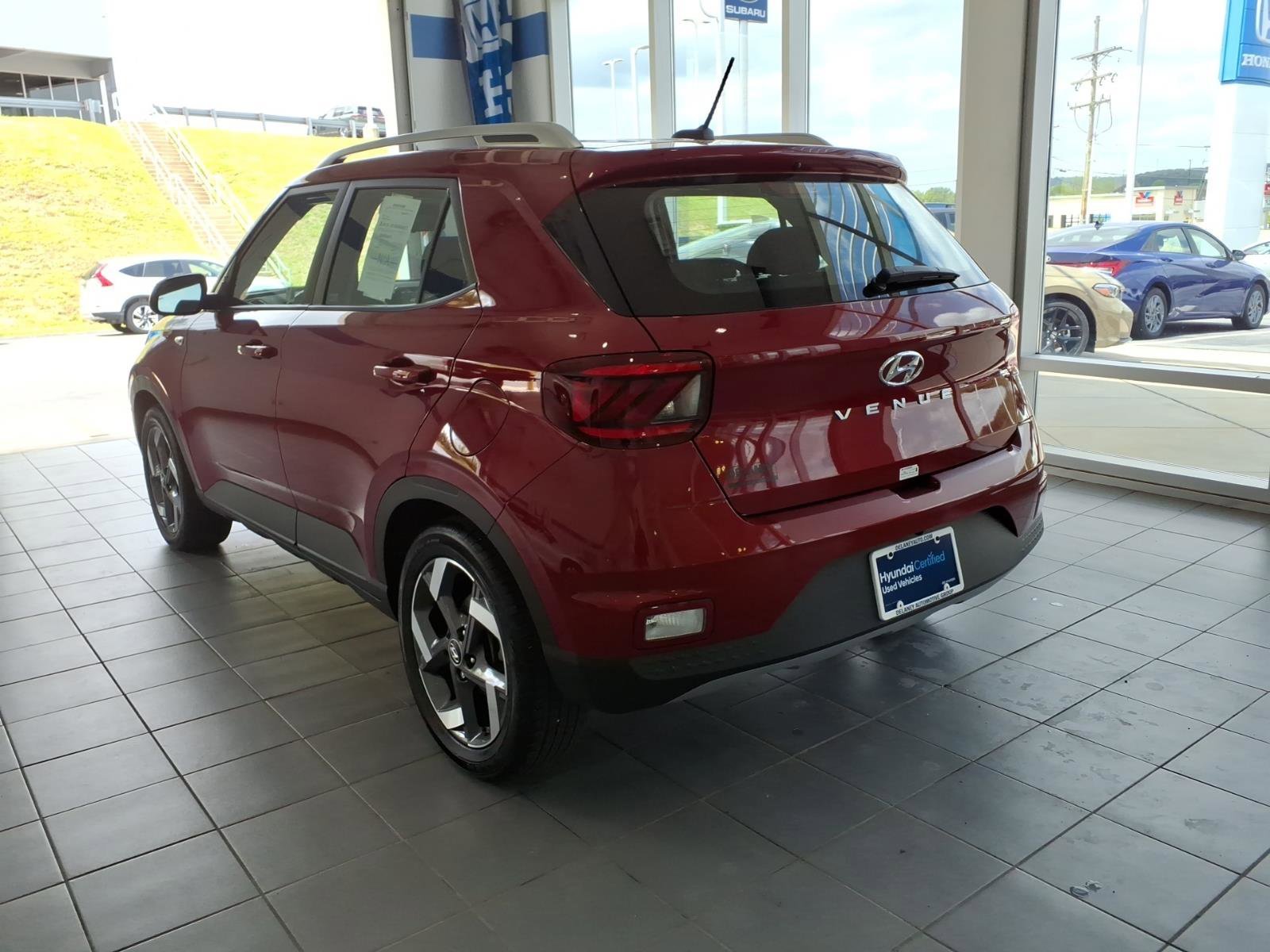 2025 Hyundai Venue SEL - Photo 6