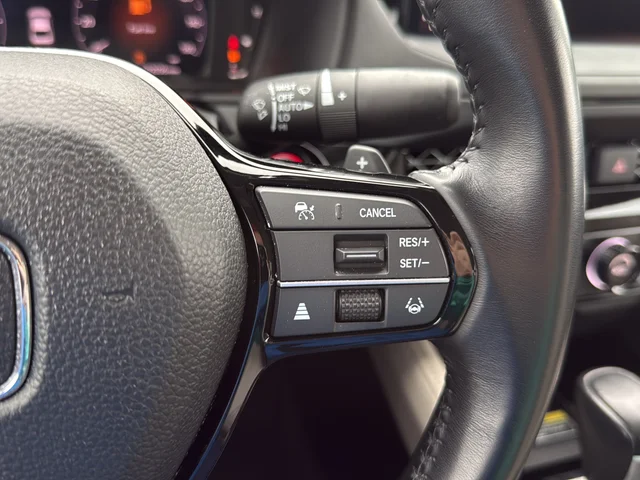 Used 2023 White Honda Touring image 16